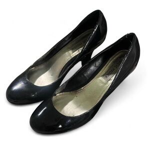 Steve Madden Black Patent Round Toe Pumps